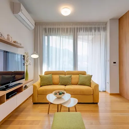 Sunray Apartment Tivat Exterior photo