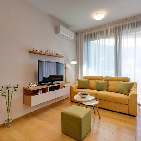 Sunray Apartment Tivat Exterior photo